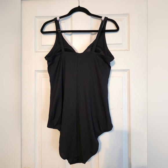 Black 1 piece - Picture 2 of 3